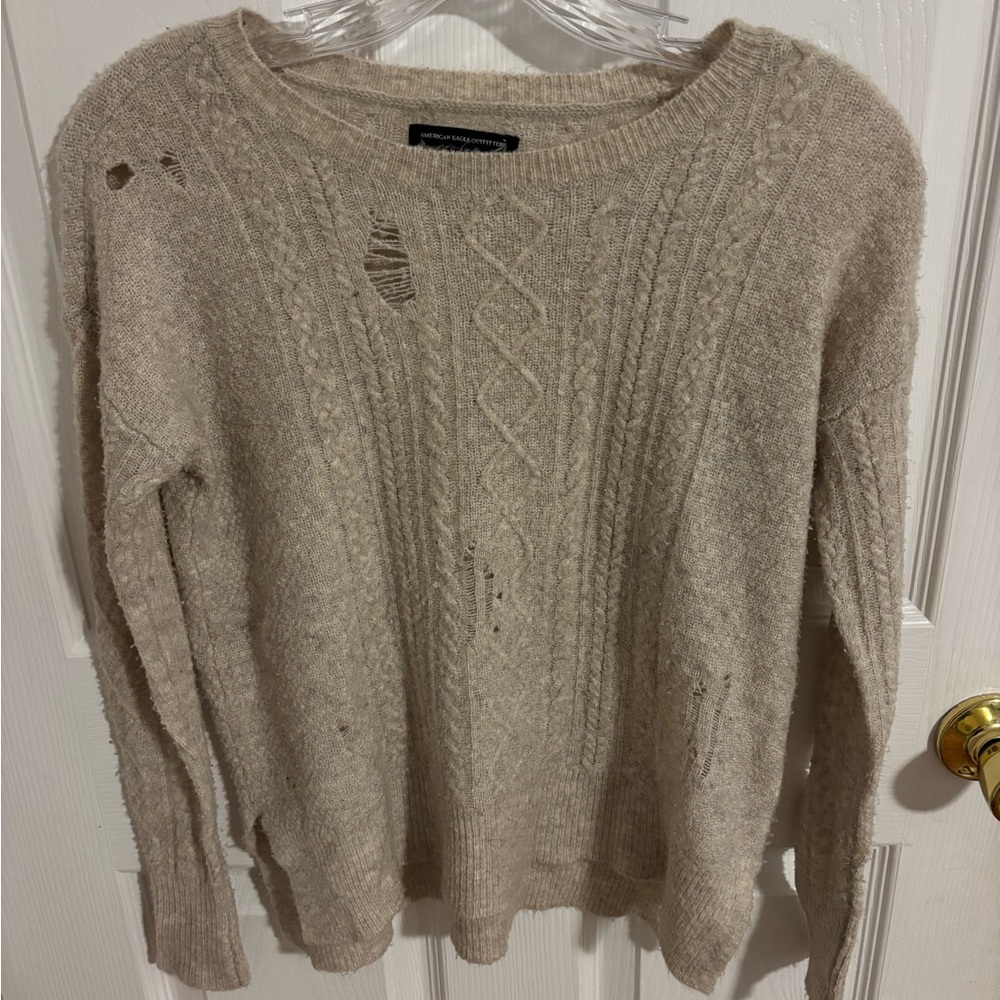 Crème American Eagle destroyed sweater